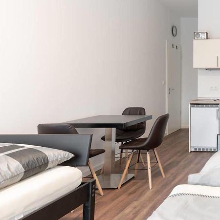 Monteurzimmer Berlin Pankow Mit Dachterrasse - Nur 10 Min. Von Der A10 - 3 Zimmer/ 7 Betten Extérieur photo