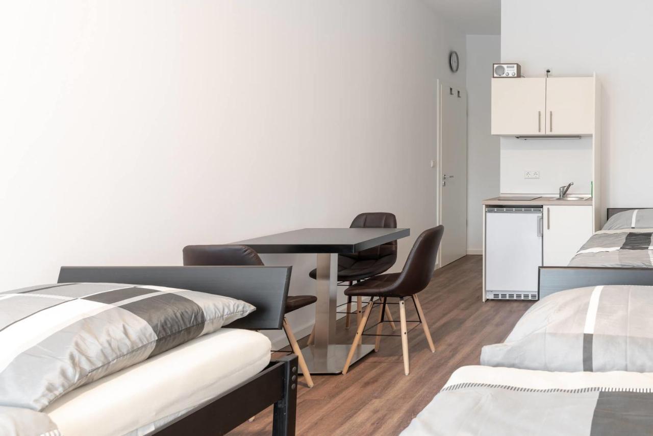 Monteurzimmer Berlin Pankow Mit Dachterrasse - Nur 10 Min. Von Der A10 - 3 Zimmer/ 7 Betten Extérieur photo