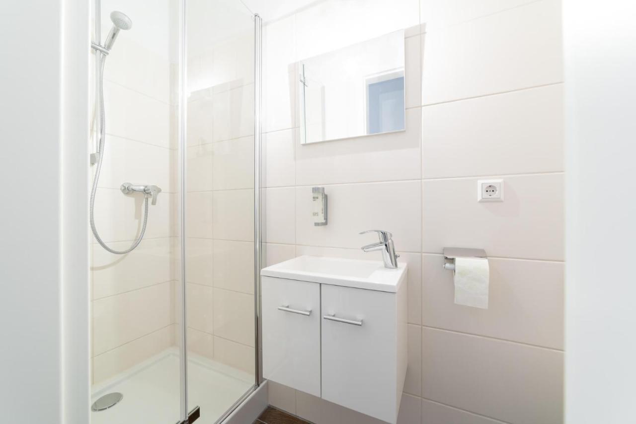 Monteurzimmer Berlin Pankow Mit Dachterrasse - Nur 10 Min. Von Der A10 - 3 Zimmer/ 7 Betten Extérieur photo