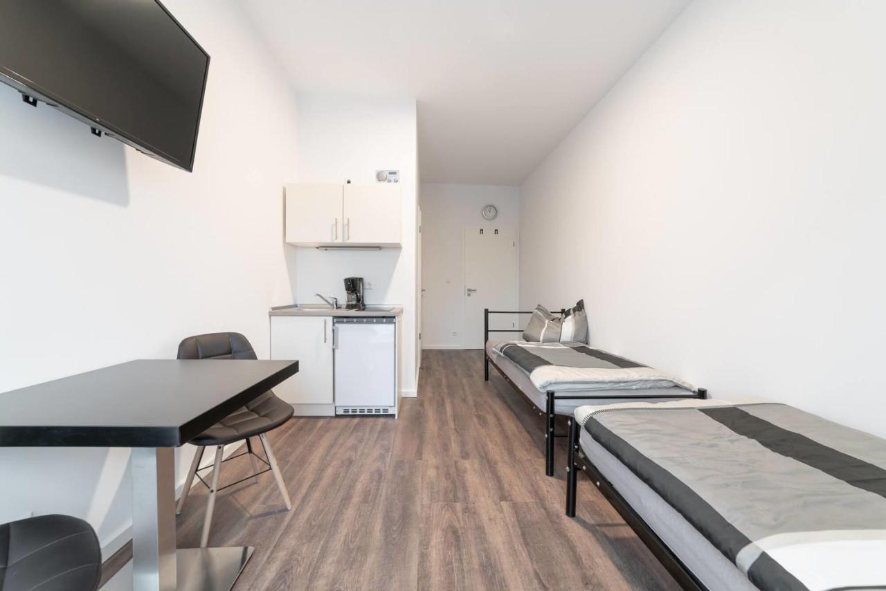 Monteurzimmer Berlin Pankow Mit Dachterrasse - Nur 10 Min. Von Der A10 - 3 Zimmer/ 7 Betten Extérieur photo