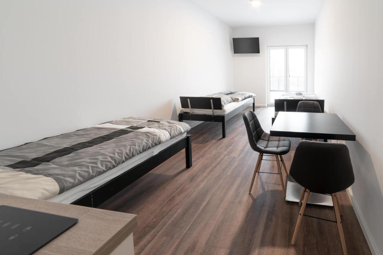 Monteurzimmer Berlin Pankow Mit Dachterrasse - Nur 10 Min. Von Der A10 - 3 Zimmer/ 7 Betten Extérieur photo