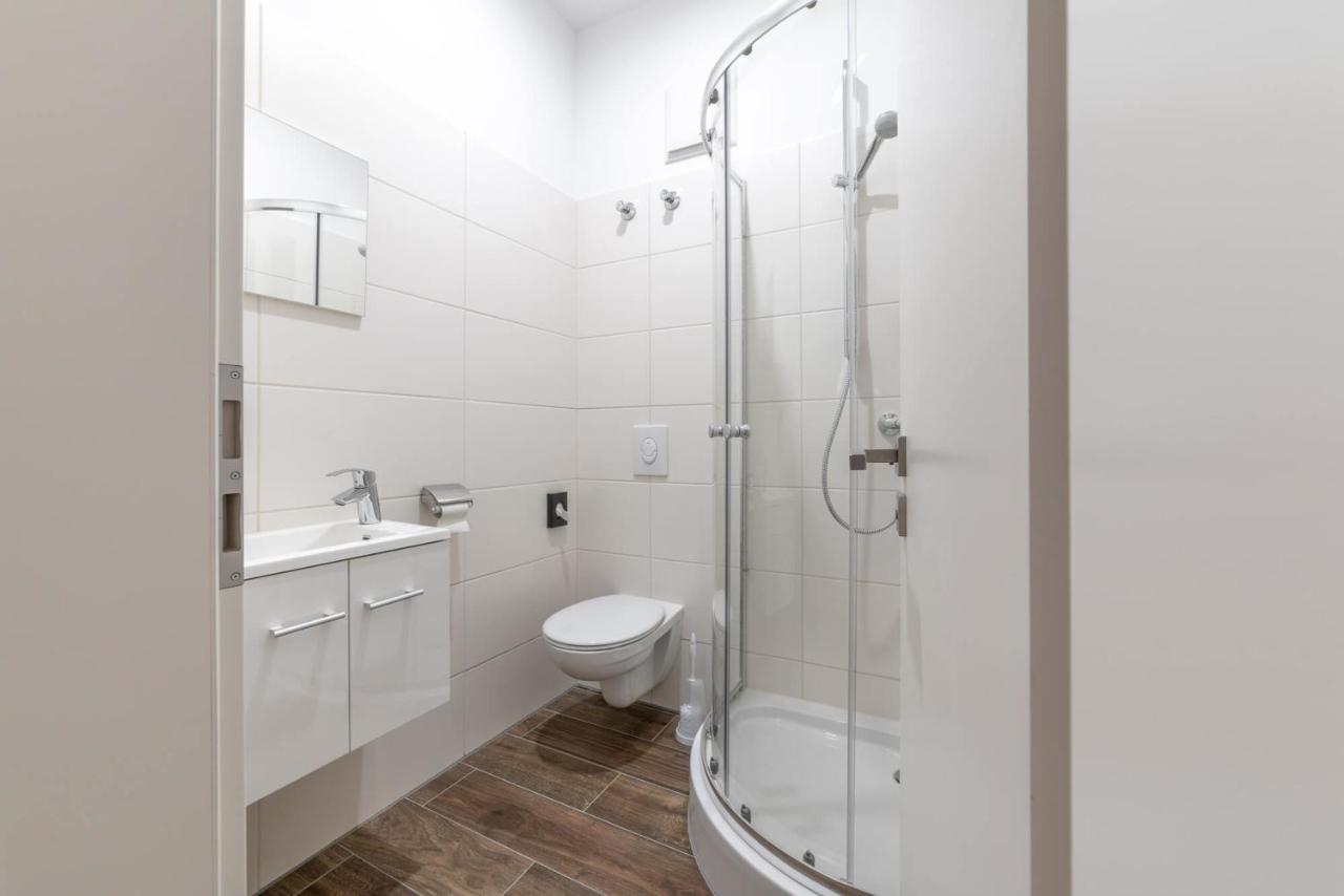 Monteurzimmer Berlin Pankow Mit Dachterrasse - Nur 10 Min. Von Der A10 - 3 Zimmer/ 7 Betten Extérieur photo